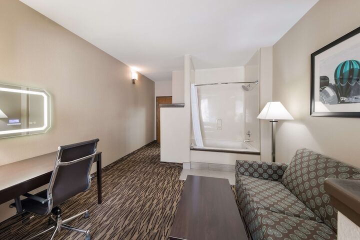 1 King Bed Suite (3 of 5)