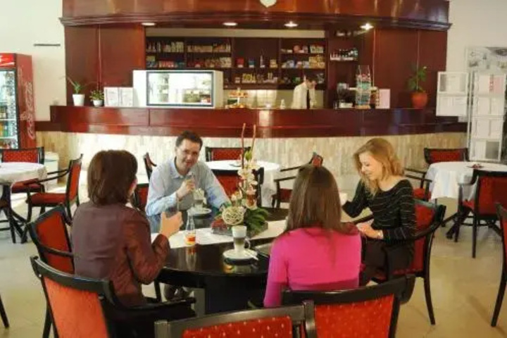 Dining 9 of 9