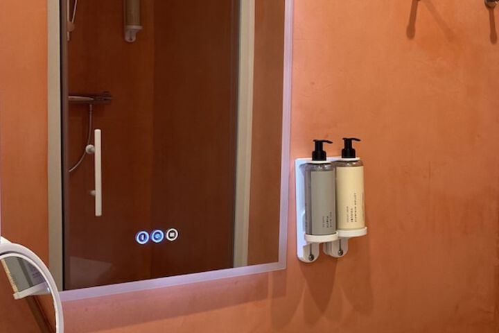Room 44 of 60