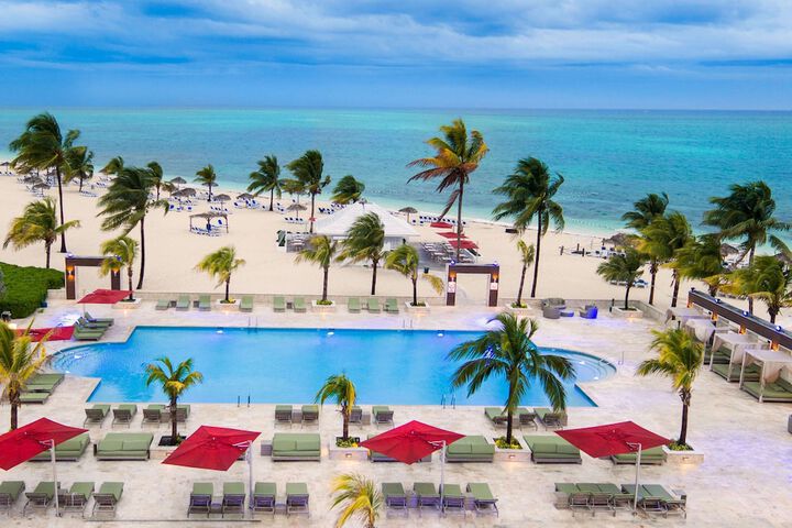 Hotel Pool