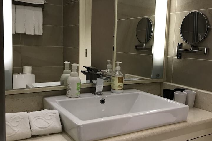 Room 40 of 61