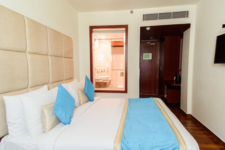 Room 13 of 34