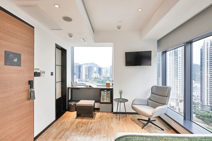 Room 16 of 80