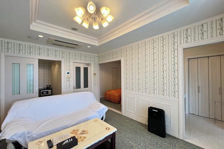 Room 27 of 59