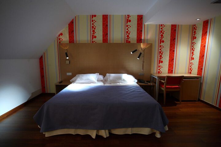 Room 7 of 40