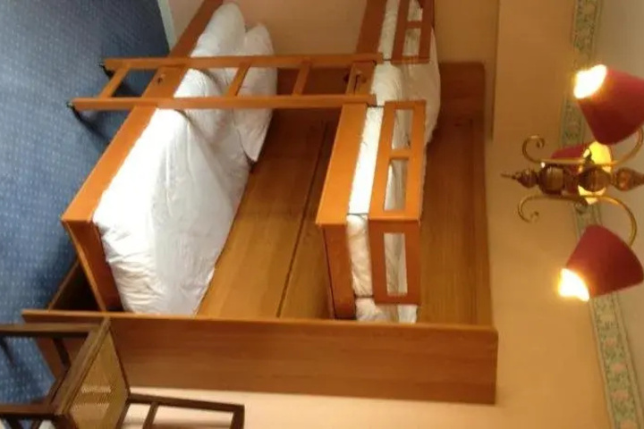 Room 5 of 11