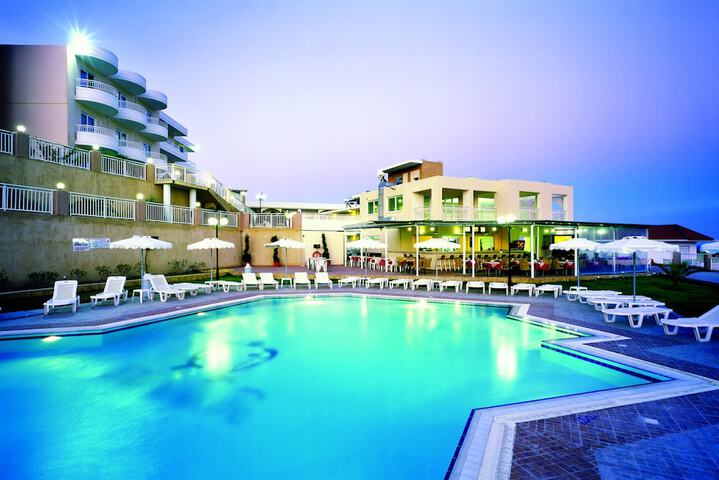Hotel 86 of 107