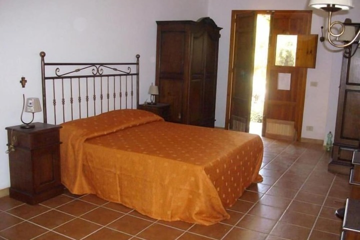 Room 9 of 43