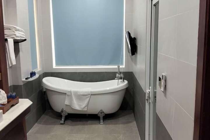 Room 72 of 129