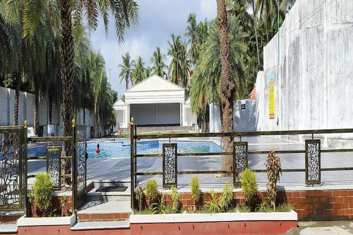 Pools & Facilities