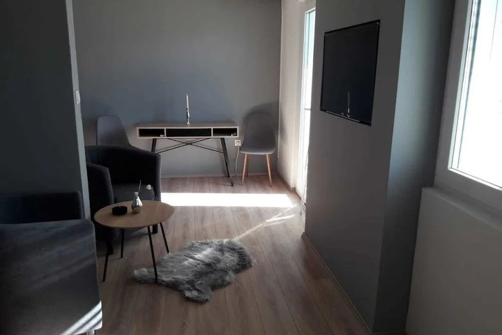 Room 12 of 16