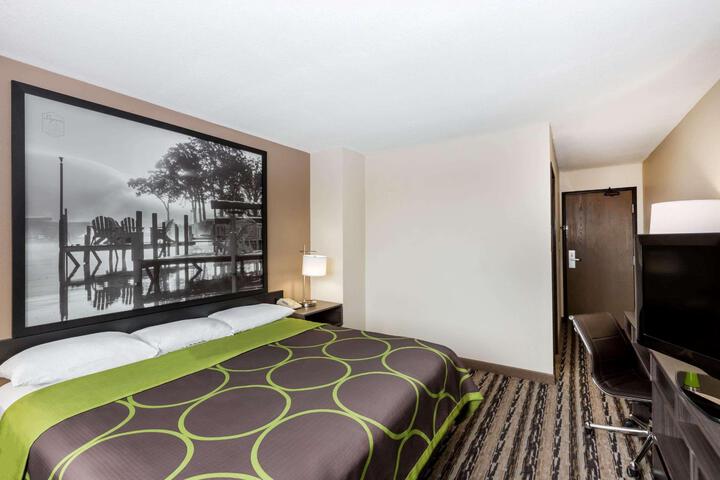 1 King Bed Deluxe Room (13 of 19)