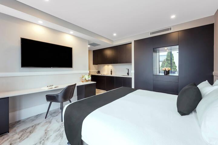 Room 12 of 27