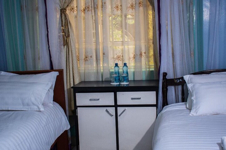 Room 11 of 25