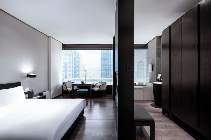 Room 44 of 141