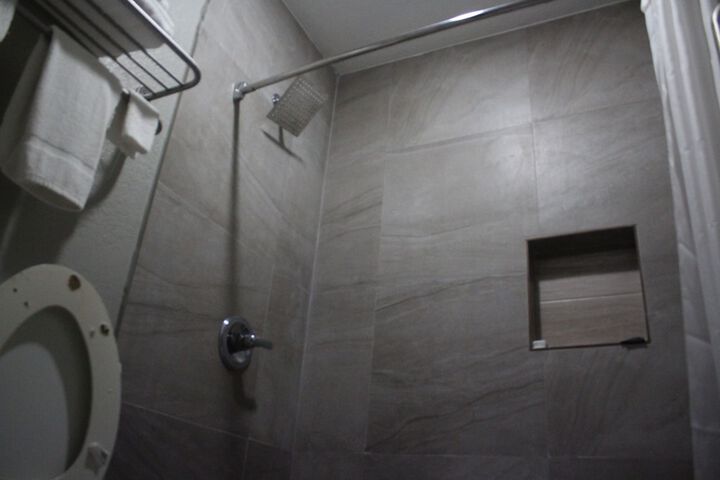 Room 27 of 42