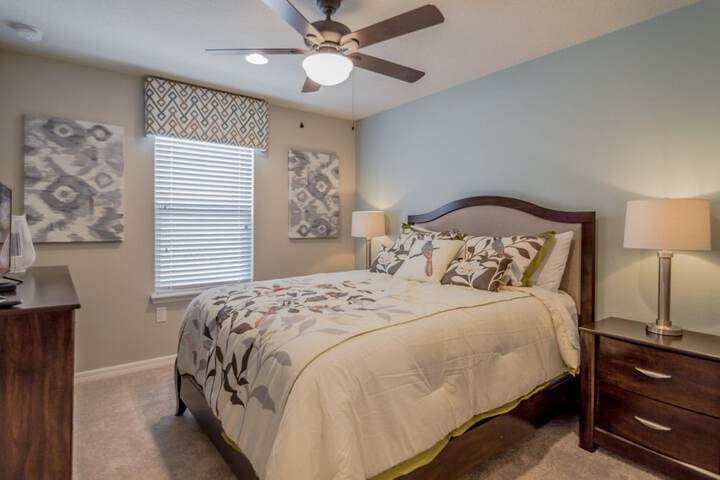Room 4 of 28