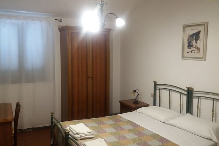 Room 9 of 26
