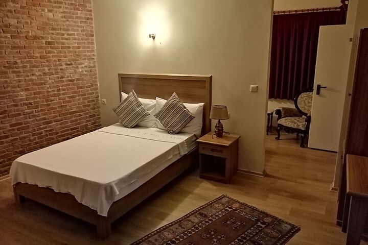 Room 7 of 38