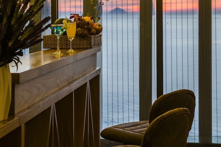 Lounge 57 of 67