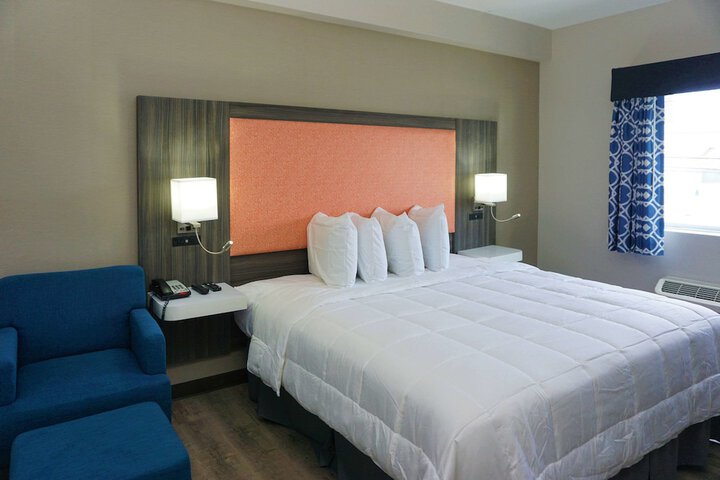 1 King Bed (7 of 13)