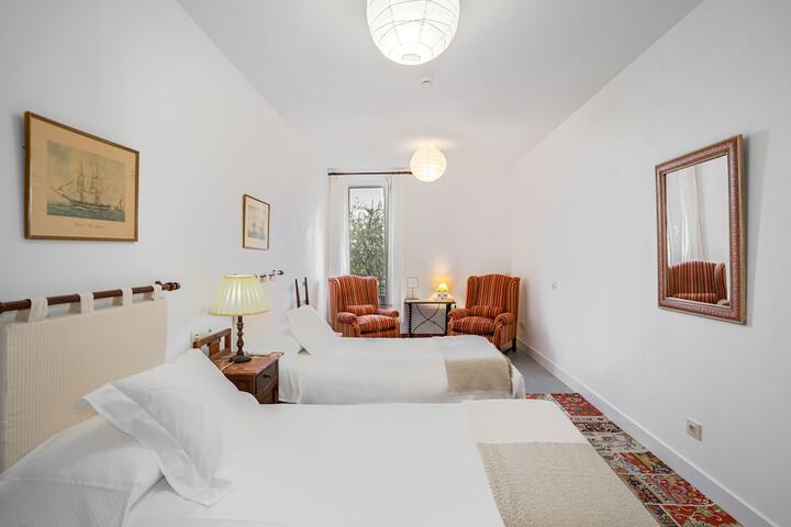 Room 2 of 62