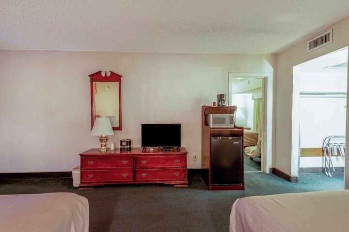 Room 28 of 68
