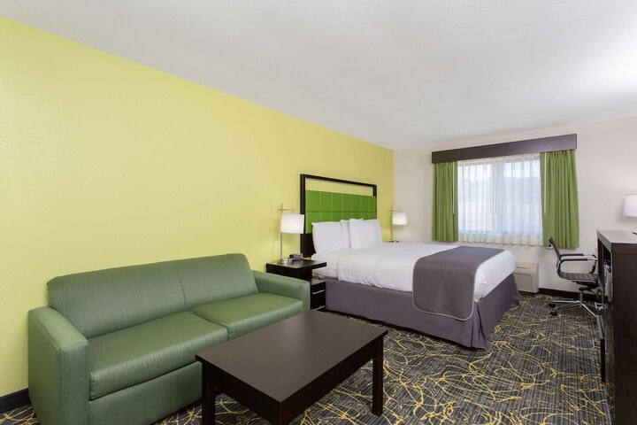 1 King Bed (19 of 31)