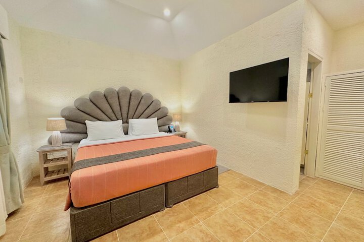 Room 4 of 162