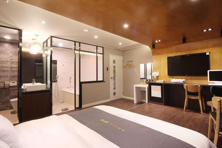Room 31 of 36