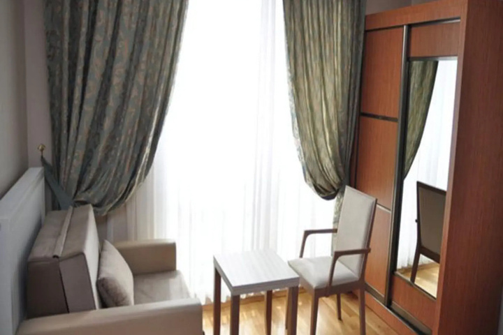 Room 3 of 21
