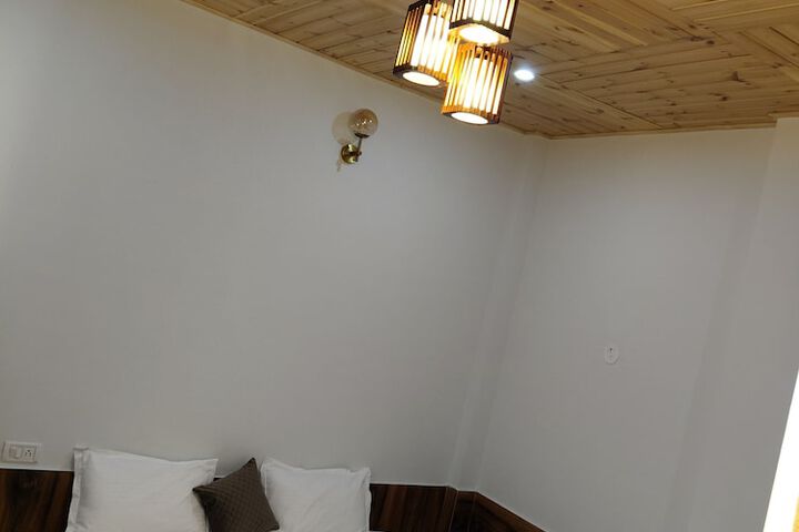 Room 7 of 25