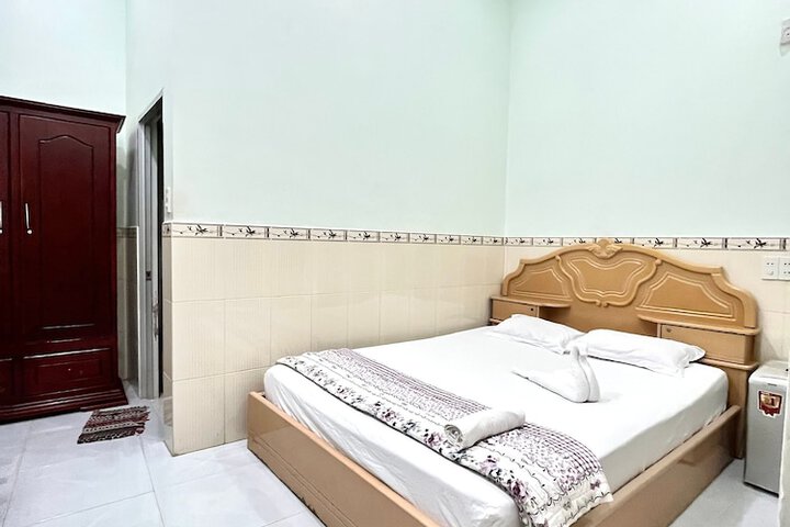 Room 4 of 108