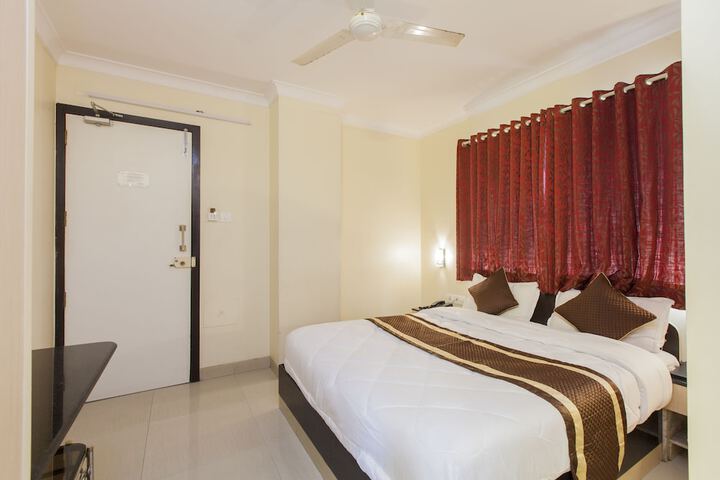 Room 4 of 15