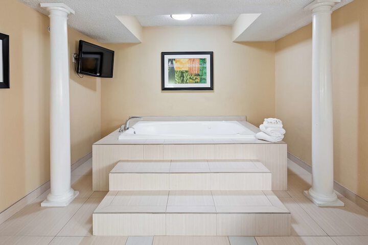 1 King Bed (11 of 15)
