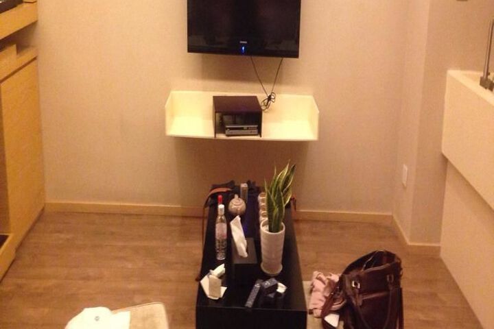 Room 17 of 166