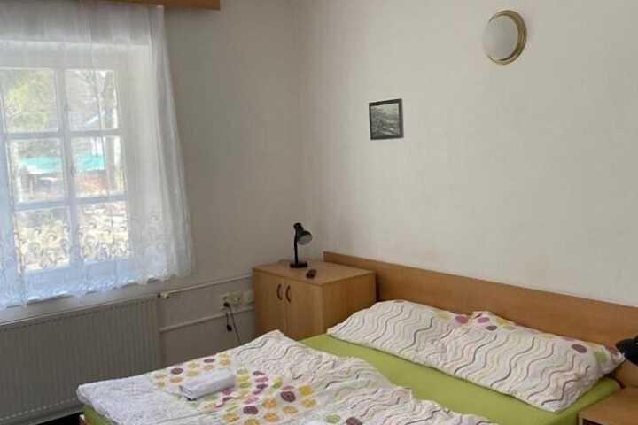 Room 14 of 33