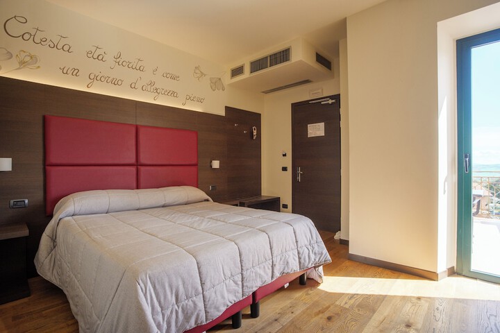 Room 16 of 79