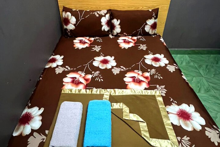 Room 4 of 18