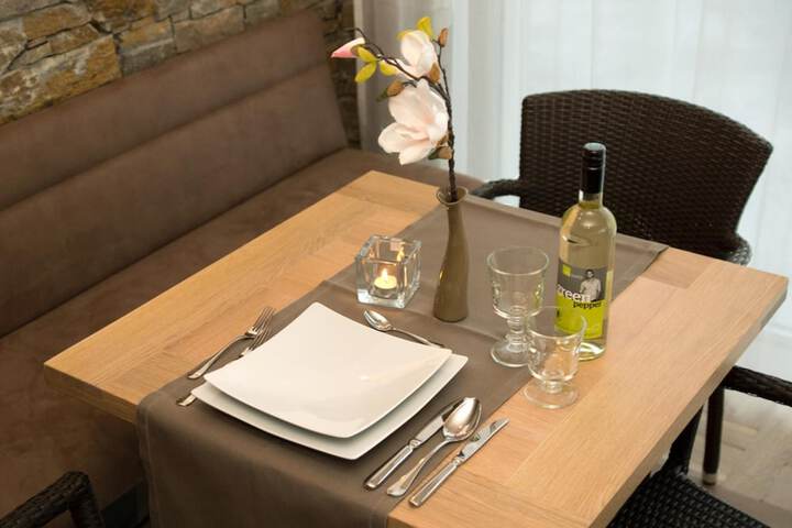 Dining 15 of 29