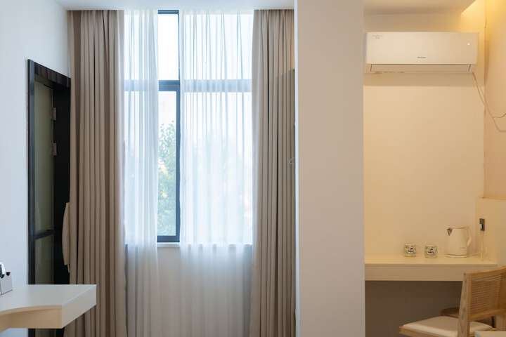 Room 33 of 49