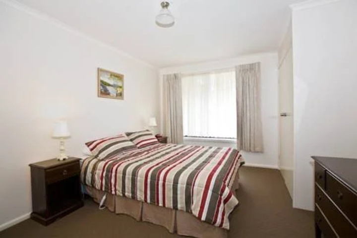 Room 5 of 9