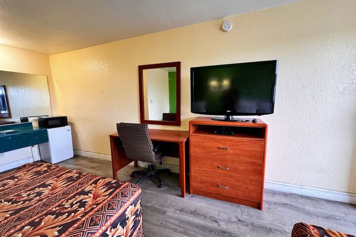 Room 10 of 24