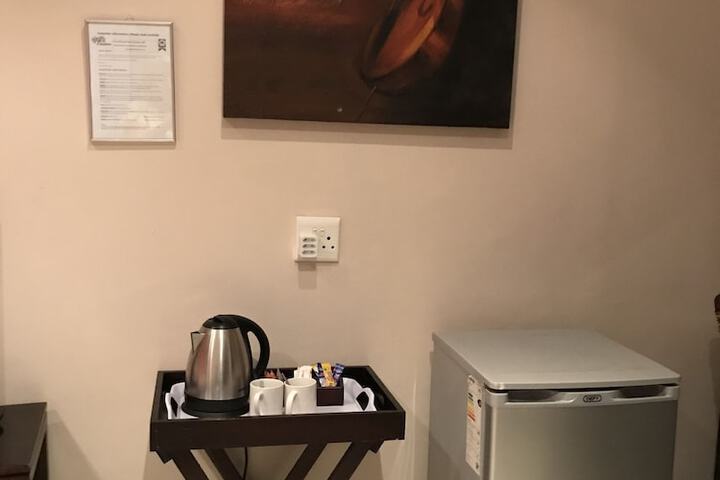 Room 10 of 18