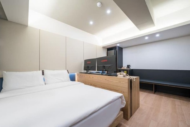 Room 12 of 56