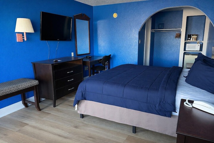 Room 15 of 42