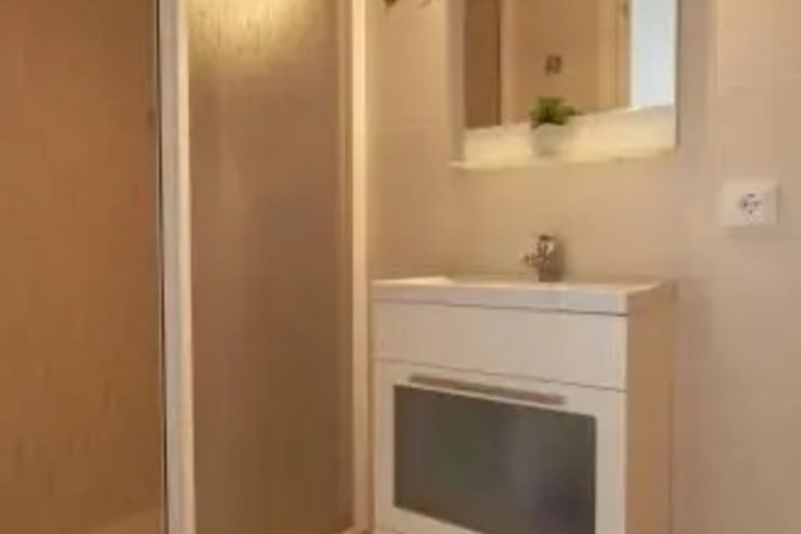 Room 9 of 16