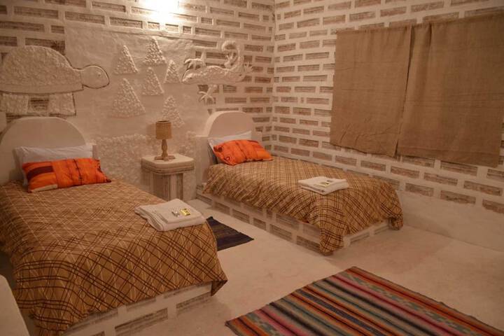 Room 9 of 14