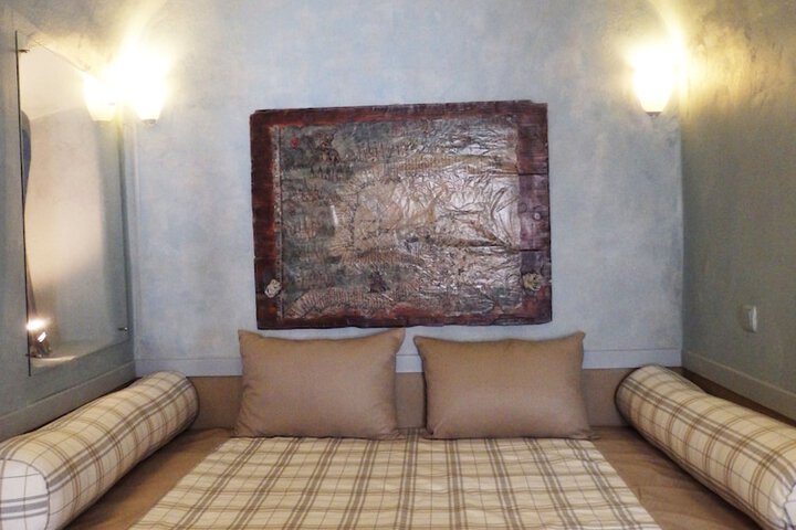 Room 4 of 142