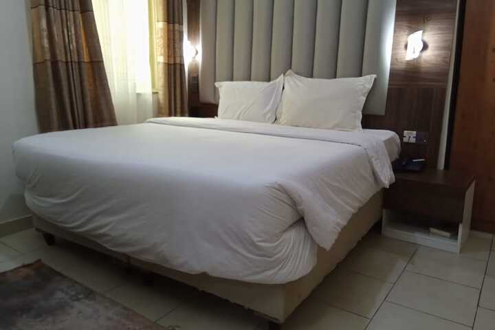Room 9 of 43